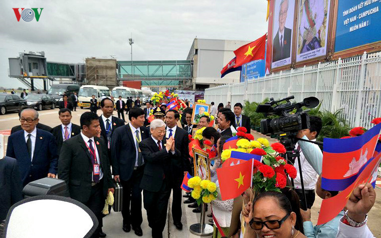 photo tong bi thu bat dau chuyen tham cap nha nuoc campuchia