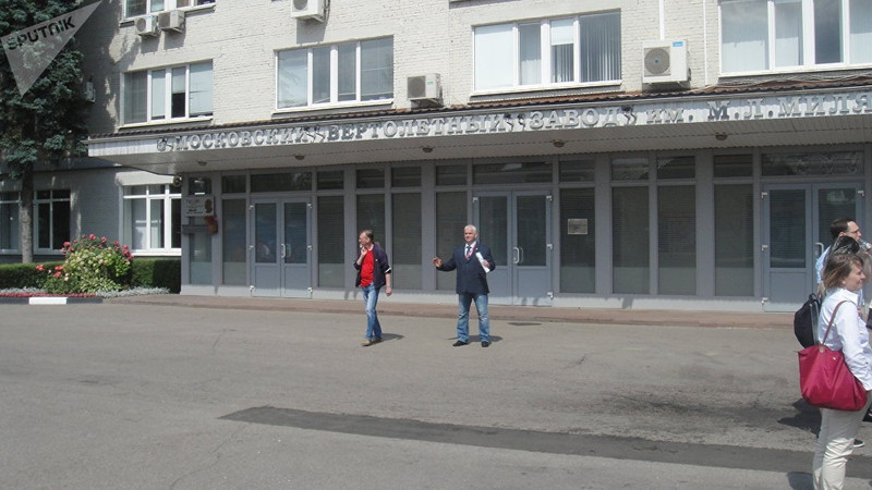 photo ben trong mot nha may san xuat may bay truc thang cua nga