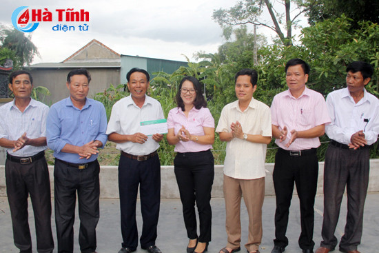 ngan hang csxh tinh ban giao nha tinh nghia cho me liet sy