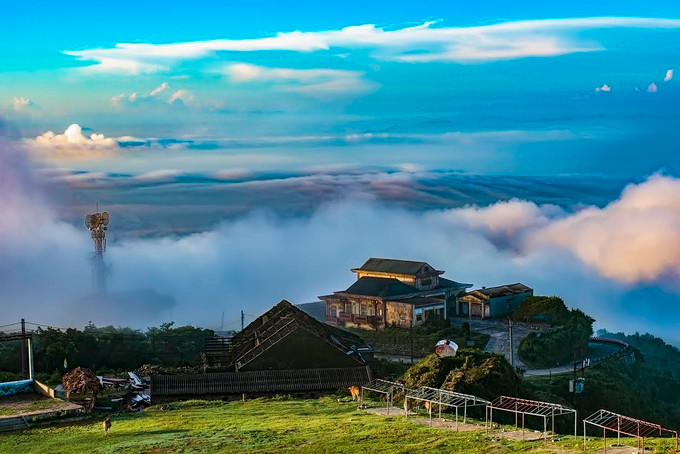 bien may tren dinh mau son