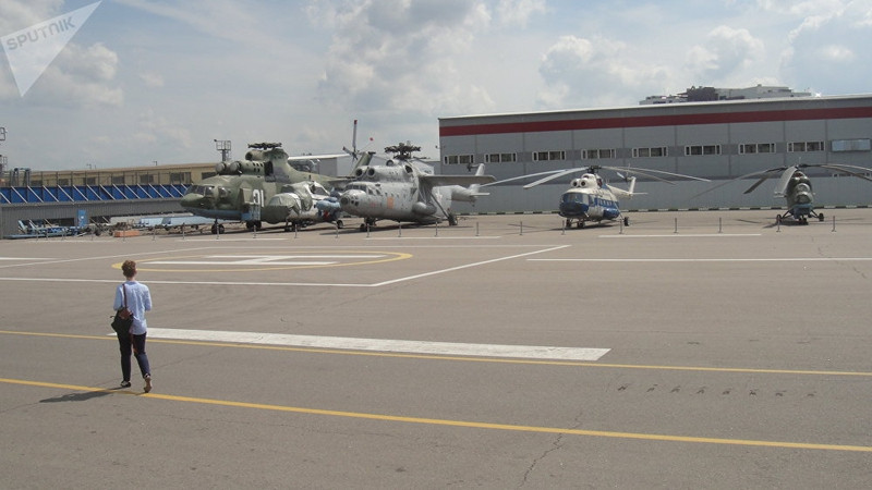 photo ben trong mot nha may san xuat may bay truc thang cua nga