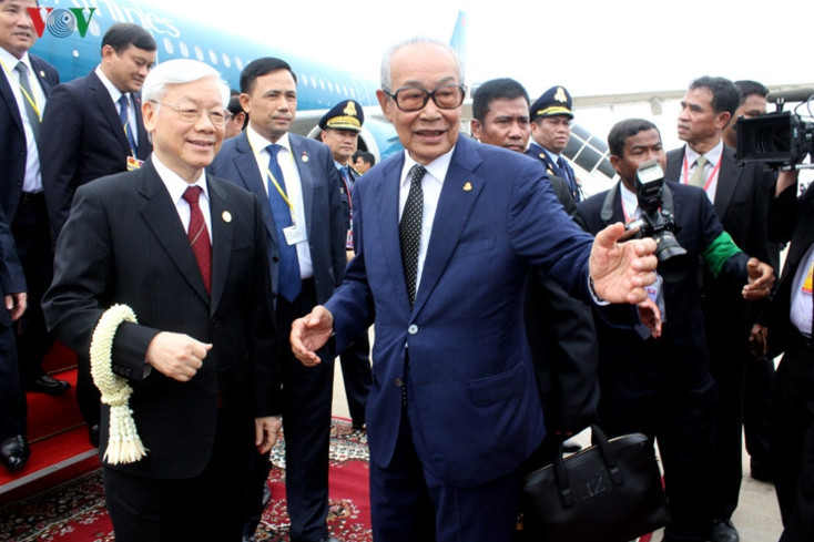 photo tong bi thu bat dau chuyen tham cap nha nuoc campuchia