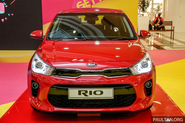 kia rio 2017 chot gia 424 trieu dong