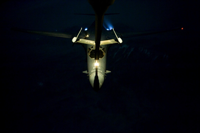 can canh vat nem bom b 1 lancer