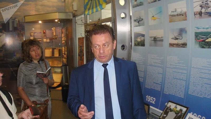 photo ben trong mot nha may san xuat may bay truc thang cua nga