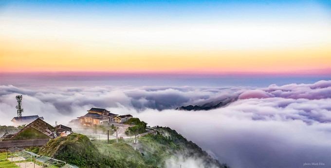 bien may tren dinh mau son