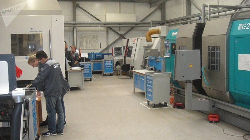 photo ben trong mot nha may san xuat may bay truc thang cua nga