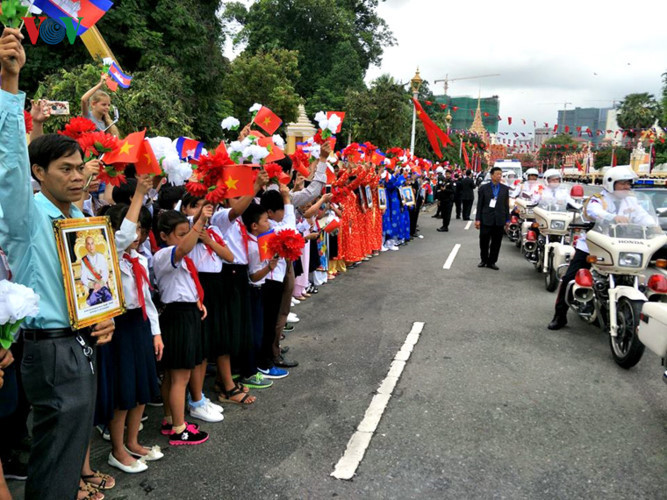 photo tong bi thu bat dau chuyen tham cap nha nuoc campuchia