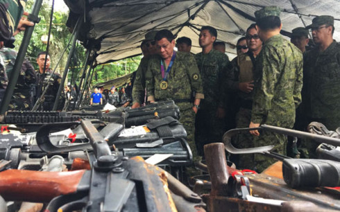 the gioi noi bat trong tuan ty le ung ho trump thap ky luc sau 6 thang nham chuc