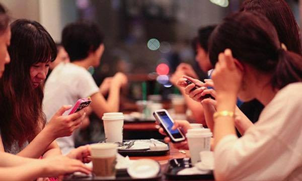 gia dinh soc vi con co giat loan than do nghien facebook
