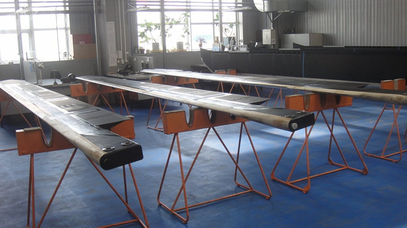 photo ben trong mot nha may san xuat may bay truc thang cua nga