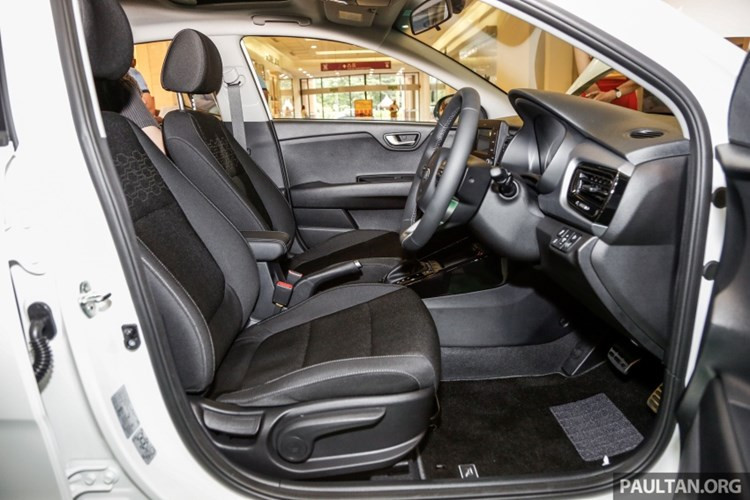 kia rio 2017 chot gia 424 trieu dong