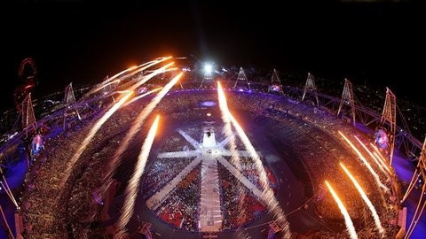 Pháo hoa trên sân vận động Olympic.