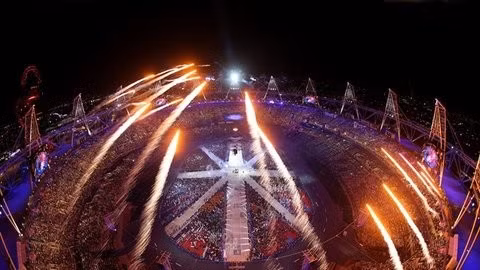 Pháo hoa trên sân vận động Olympic.