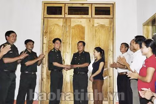 BCH Biên phòng Hà Tĩnh bàn giao nhà cho gia đình Trung úy Bùi Văn Phong