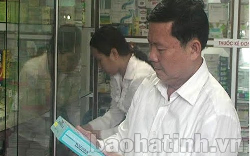 Đoàn kiểm tra của Sở Y tế tiến hành kiểm tra 34 cơ sở kinh doanh thuốc trên toàn TP. Hà Tĩnh