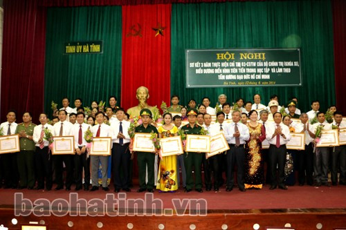 ... và 31 cá nhân tiêu biểu trong học tập, làm theo tấm gương đạo đức Hồ Chí Minh ... và 31 cá nhân tiêu biểu trong học tập, làm theo tấm gương đạo đức Hồ Chí Minh