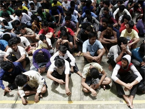Lao động nước ngoài nhập cư bất hợp pháp vào Thái Lan bị bắt giữ. (Nguồn: bangkokpost.com)