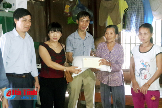 tiep tuc hoat dong thien nguyen voi dong bao lu lut ha tinh
