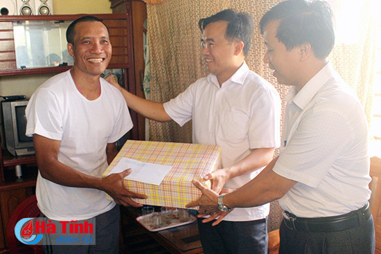 nhung ngay thang kinh hoang cua 2 thuyen vien bi cuop bien bat giu