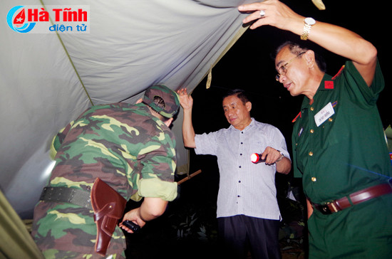 dien tap chi huy mot ben hai cap tren ban do va thuc dia