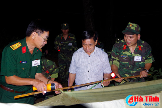dien tap chi huy mot ben hai cap tren ban do va thuc dia