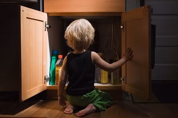 15 chiec bay nguy hiem ngay trong nha luon rinh rap tre