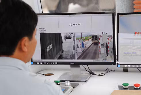 khan truong trien khai thu phi khong dung tai cac tram bot