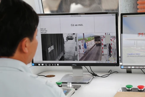 khan truong trien khai thu phi khong dung tai cac tram bot