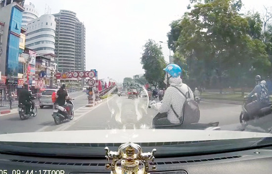vuot phai tat dau o to thoi quen nguy hiem cua nguoi viet