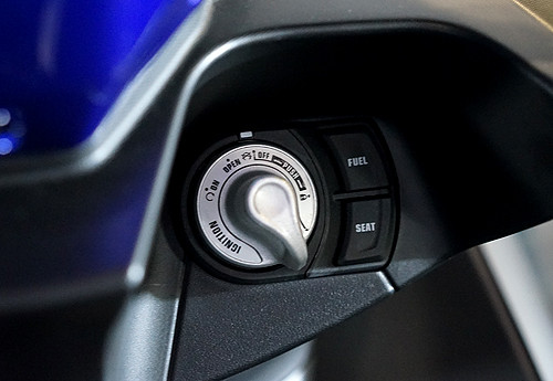 Khóa khởi động tích hợp mở cốp. yamaha nvx ra mat tuong lai moi cua nouvo