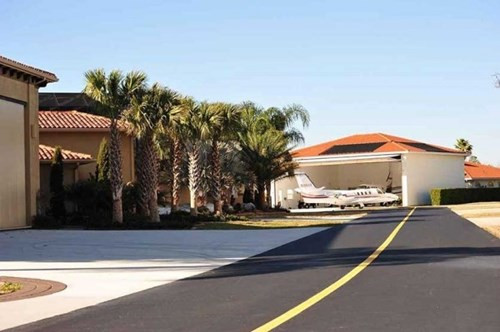 sung sot truoc thi tran moi nha deu may bay rieng