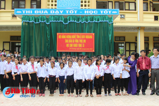 tiep tuc hoat dong thien nguyen voi dong bao lu lut ha tinh