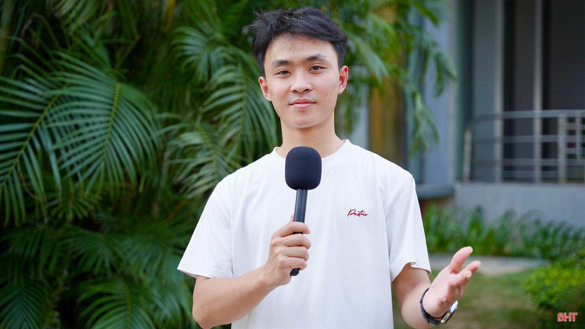 Ngoài các công đoạn hậu kỳ, đôi khi tôi còn là nhân vật chính, là MC trong các video. Với tôi, mỗi cơ hội đều là dịp để thử sức, học hỏi và hoàn thiện bản thân. Tôi luôn muốn phát huy tối đa những gì mình hiểu biết, đã được học để đóng góp vào sự phát triển của doanh nghiệp nói riêng và lan tỏa những giá trị văn hóa, con người Hà Tĩnh nói chung.