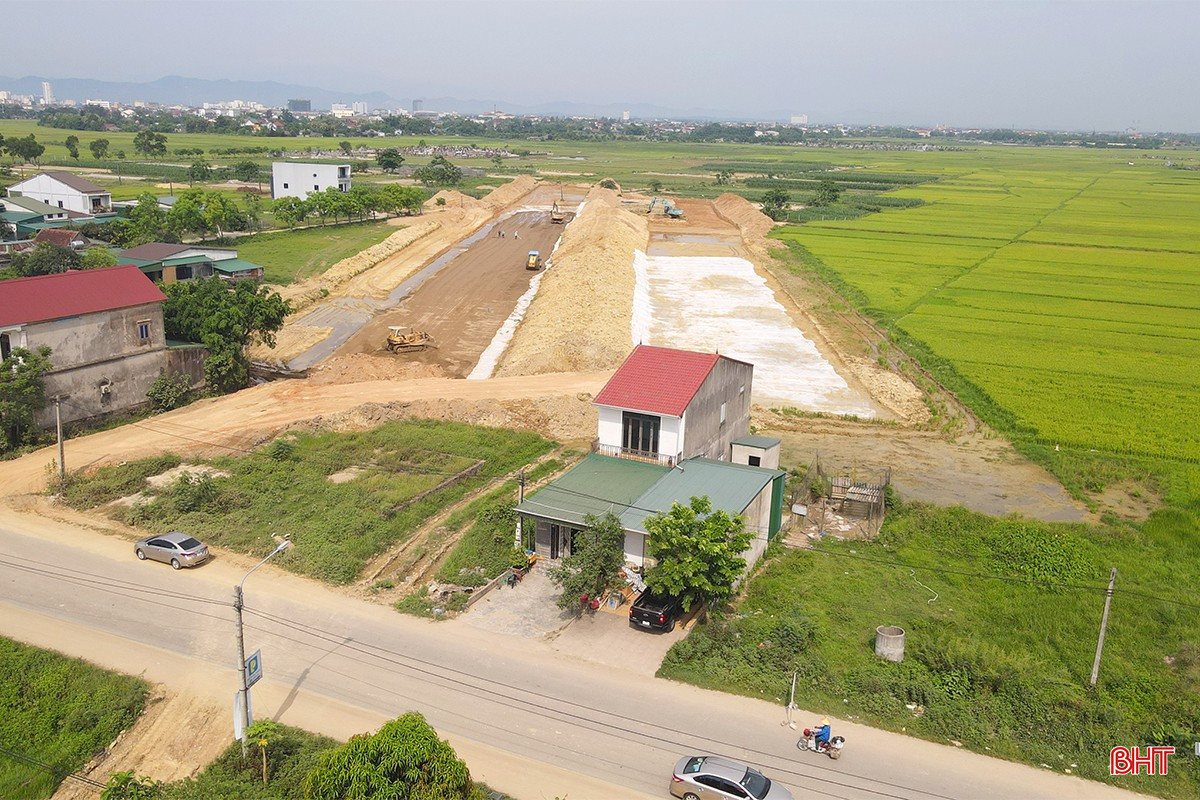 Dự án đường Xô Viết Nghệ Tĩnh kéo dài về phía Đông mới chỉ bàn giao mặt bằng được 1,5/6,645km khiến quá trình thi công gặp khó khăn. bqbht_br_cong-trinh-giao-thong-05a.jpg