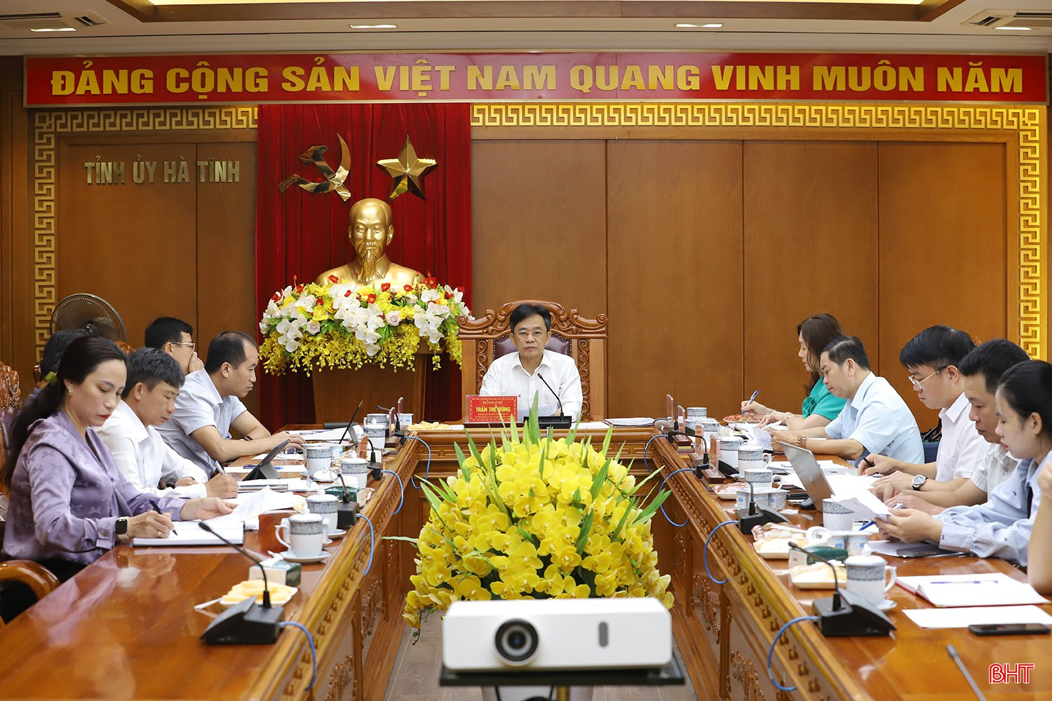 Đồng chí Trần Thế Dũng – Phó Bí thư Thường trực Tỉnh ủy, Bí thư Đảng ủy các cơ quan Đảng tỉnh, chủ trì hội nghị. bqbht_br_ban-chap-hanh-dang-bo-cac-co-quan-tinh-2.jpg