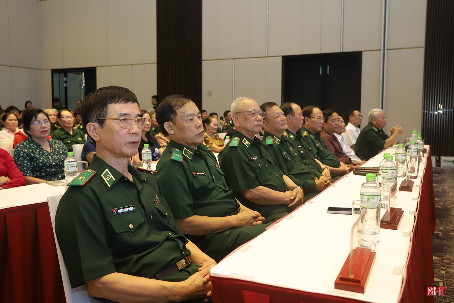 ... cùng các đồng chí nguyên cán bộ lãnh đạo chỉ huy BĐBP 2 tỉnh Hà Tĩnh, Nghệ An qua các thời kỳ tham dự cuộc gặp mặt. bqbht_br_bo-doi-bien-phong-01b.jpg