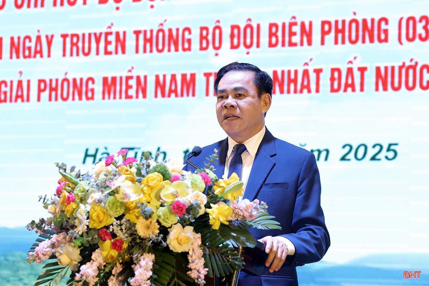 Phó Bí thư Tỉnh ủy, Chủ tịch UBND tỉnh Võ Trọng Hải trân trọng những đóng góp của các đồng chí nguyên lãnh đạo BĐBP 2 tỉnh Hà Tĩnh, Nghệ An qua các thời kỳ. bqbht_br_bo-doi-bien-phong-9.jpg
