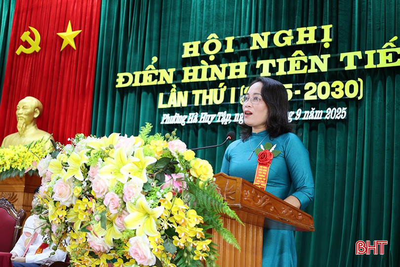 Cô giáo Nguyễn Thị Xuân Hương, Trường Tiểu học Thạch Đài, phường Hà Huy Tập phát biểu tham luận tại hội nghị bqbht_br_ha-huy-tap-3.jpg