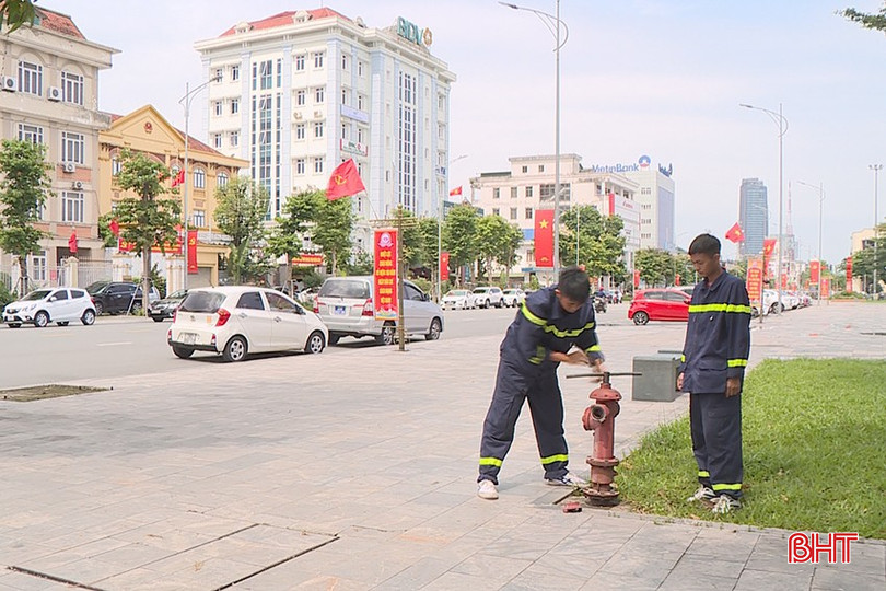 Trụ nước cứu hỏa không cấp được nước trên đường Phan Đình Phùng, thành phố Hà Tĩnh bqbht_br_tru-nuoc-khong-co-nuoc.jpg