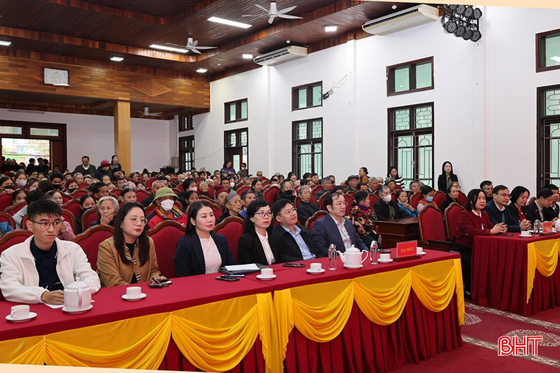 Sáng 22/1, Quỹ Thiện Tâm – Tập đoàn Vingroup phối hợp với Hội Chữ thập đỏ tỉnh Hà Tĩnh tổ chức tặng quà Tết Xuân Bính Ngọ 2026 cho các hộ hoàn cảnh khó khăn tại phường Thành Sen.