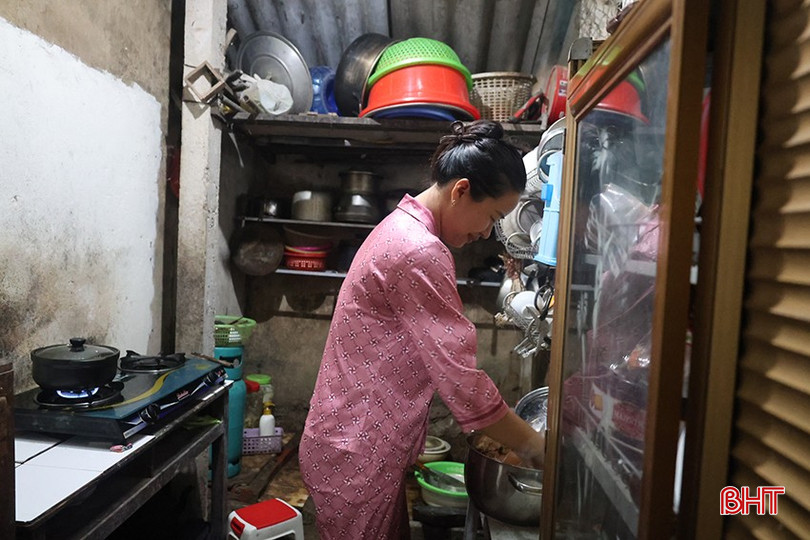 ຄອບຄົວຂອງຄູອາຈານທີ່ອາໄສຢູ່ໃນໂຮງຮຽນກິນນອນຫວັງວ່າຈະໄດ້ຮັບການປັບປຸງ ແລະ ກໍ່ສ້າງອາຄານຄືນໃໝ່ເພື່ອປັບປຸງສະພາບການດຳລົງຊີວິດຂອງເຂົາເຈົ້າໃຫ້ດີຂຶ້ນ. bqbht_br_noi-tru-7.jpg