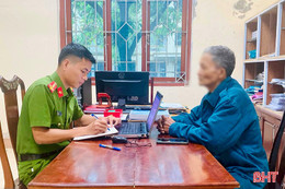 Vì sao người cao tuổi dễ trở thành “điểm ngắm” của tội phạm lừa đảo?