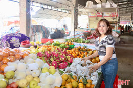 Mùng 2 Tết, nhiều tiểu thương mở hàng "lấy may" đầu năm