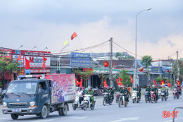 Lan tỏa khí thế bầu cử qua những chuyến xe tuyên truyền lưu động