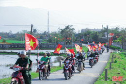 Lan tỏa khí thế bầu cử qua những chuyến xe tuyên truyền lưu động