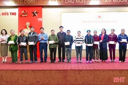 Hội Chữ thập đỏ Việt Nam hỗ trợ khắc phục hậu quả bão số 10