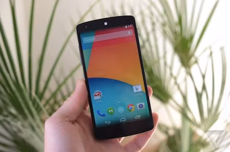 Nexus 5 được trang bị màn hình 4,95 inch với độ phân giải Full HD. Nexus 5 được trang bị màn hình 4,95 inch với độ phân giải Full HD.