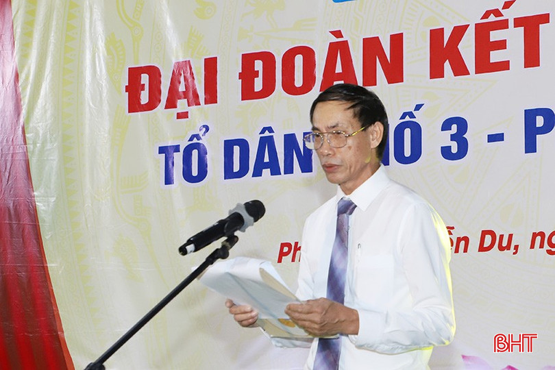 Ông Trần Văn Dục - Tổ trưởng tổ dân phố 3 trình bày diễn văn tại ngày hội.
