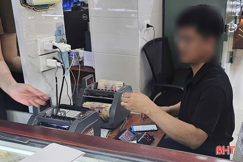 Nhiều cửa hàng chỉ nhận thanh toán tiền mặt hoặc phải đóng thêm phí khi chuyển khoản.